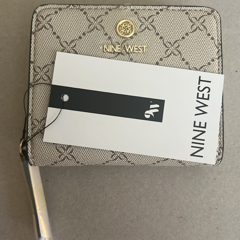NWT Nine West Cream Wallet with Zip Closure